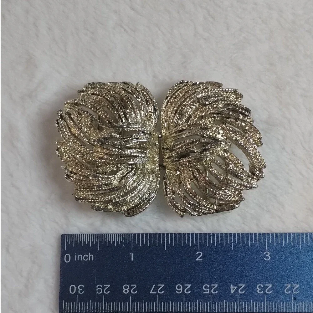 Vintage Jon Tay Gold‎ Tone Textured Feather Leaf Swirl Interlocking Belt Buckle